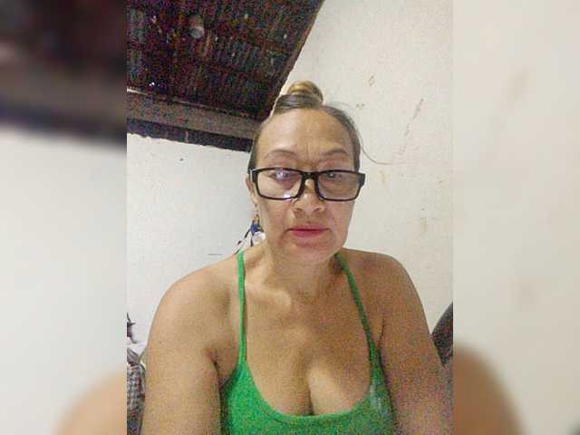 cherrywhite03 live webcam show