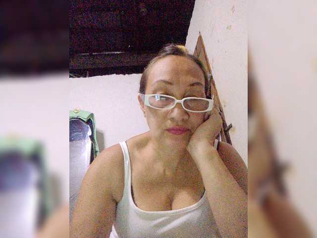 cherrywhite03 live cam on BongaCams