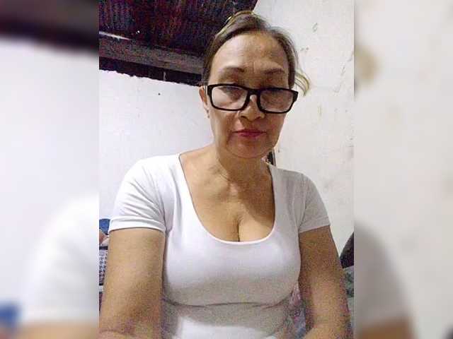 cherrywhite03 live cam on BongaCams