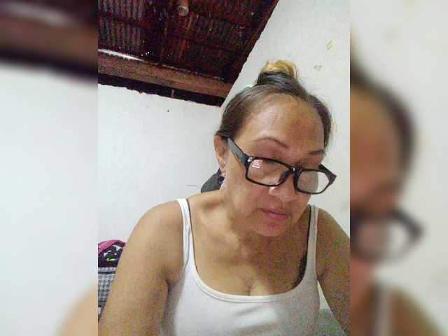 cherrywhite03 live cam on BongaCams