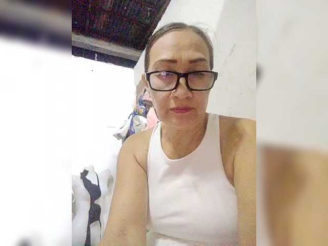 cherrywhite03 live webcam show