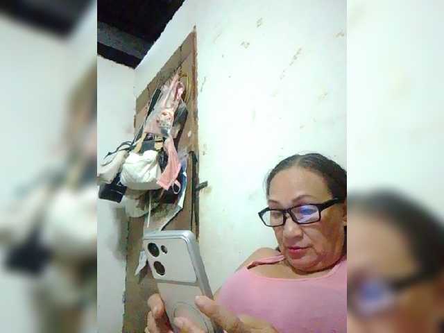 cherrywhite03 live cam on BongaCams