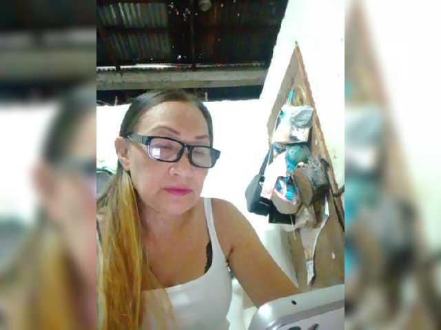 cherrywhite03 live cam on BongaCams