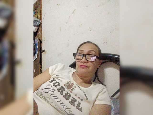 cherrywhite03 live cam on BongaCams