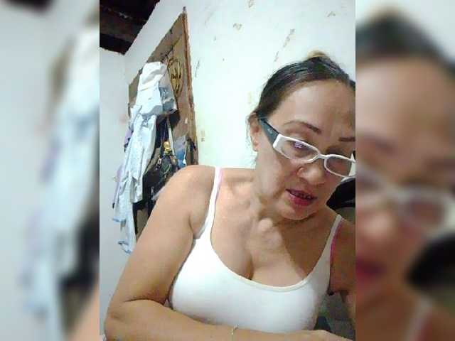 cherrywhite03 live cam on BongaCams