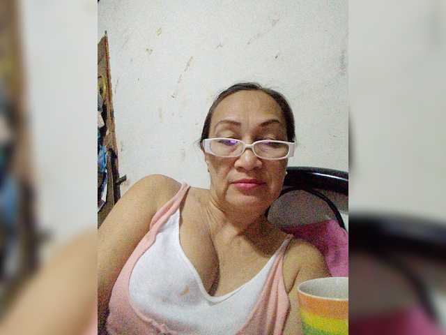 cherrywhite03 live cam on BongaCams