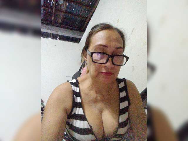 cherrywhite03 live webcam show