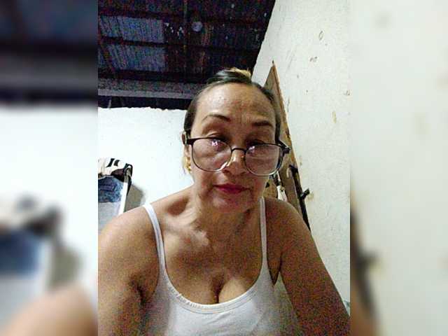 cherrywhite03 live cam on BongaCams