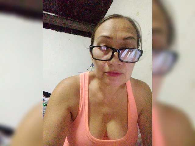 cherrywhite03 live webcam show