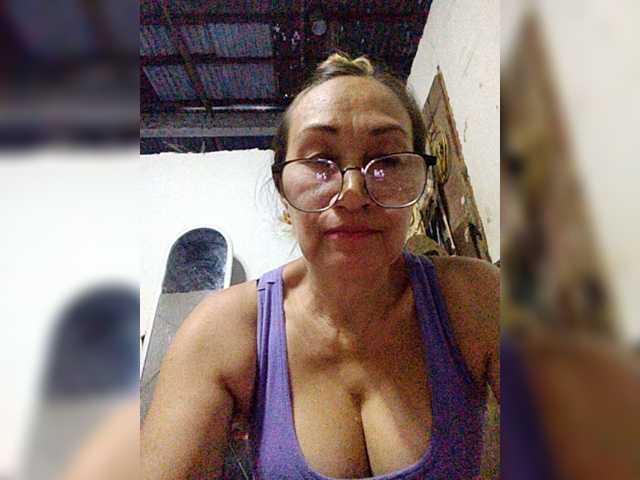 cherrywhite03 live cam on BongaCams
