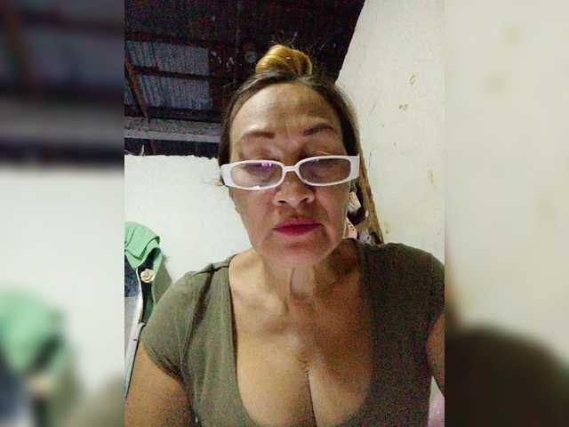 cherrywhite03 live cam on BongaCams