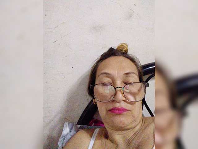cherrywhite03 live cam on BongaCams