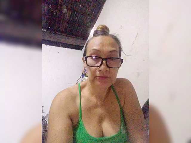 cherrywhite03 live webcam show