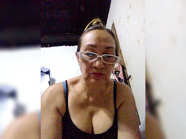 cherrywhite03 live cam on BongaCams