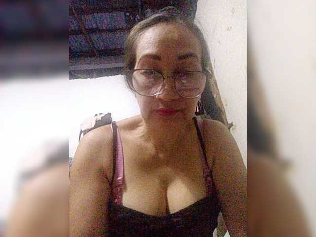cherrywhite03 live cam on BongaCams