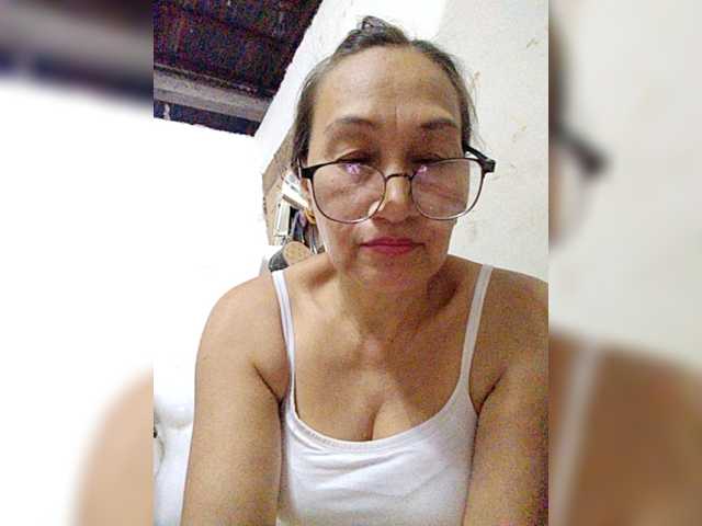 cherrywhite03 live cam on BongaCams