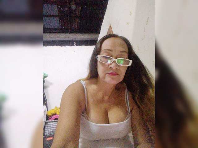 cherrywhite03 live cam on BongaCams