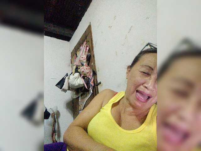 cherrywhite03 live on BongaCams