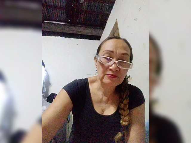 cherrywhite03 live cam on BongaCams
