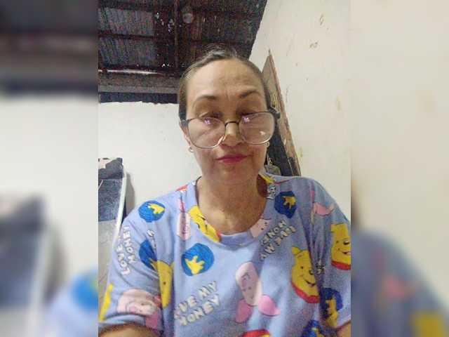 cherrywhite03, en vivo ahora en BongaCams