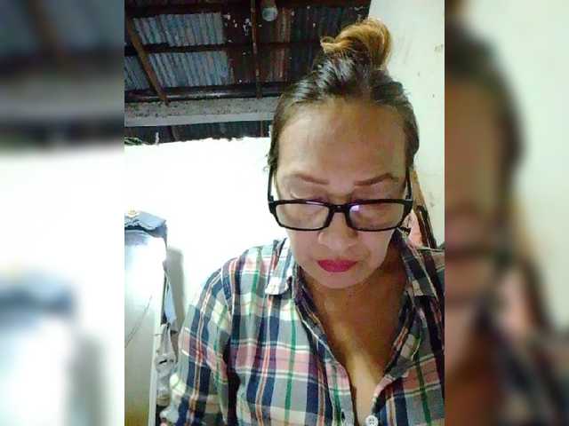 cherrywhite03 live cam on BongaCams