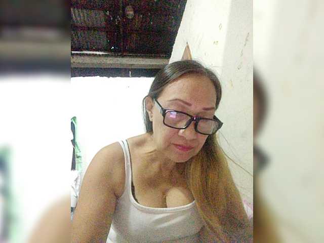 cherrywhite03 live cam on BongaCams