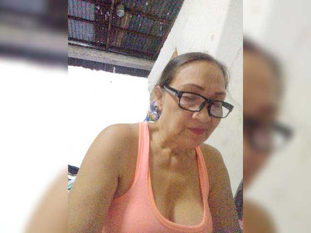 cherrywhite03 live webcam show