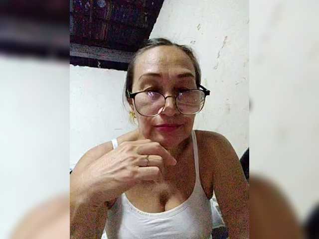 cherrywhite03 live cam on BongaCams
