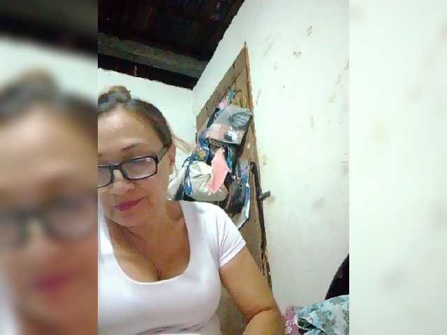 cherrywhite03 live webcam show