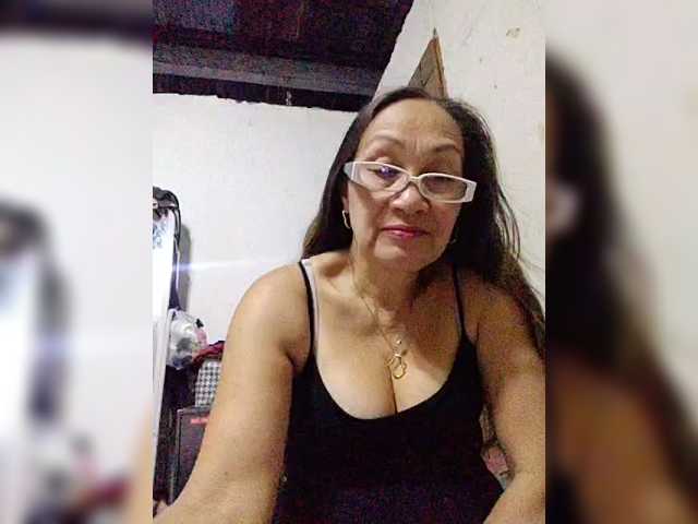 cherrywhite03 live cam on BongaCams