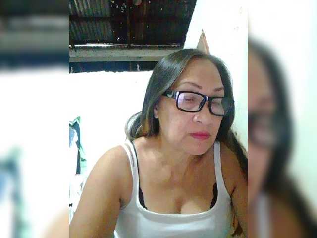 cherrywhite03 live cam on BongaCams