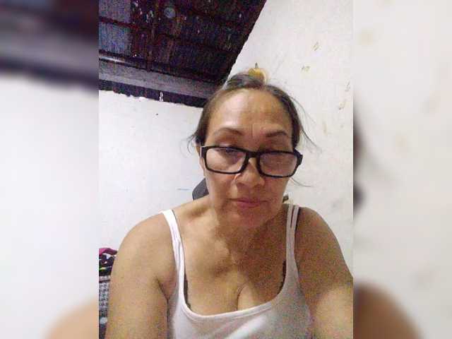 cherrywhite03 live cam on BongaCams