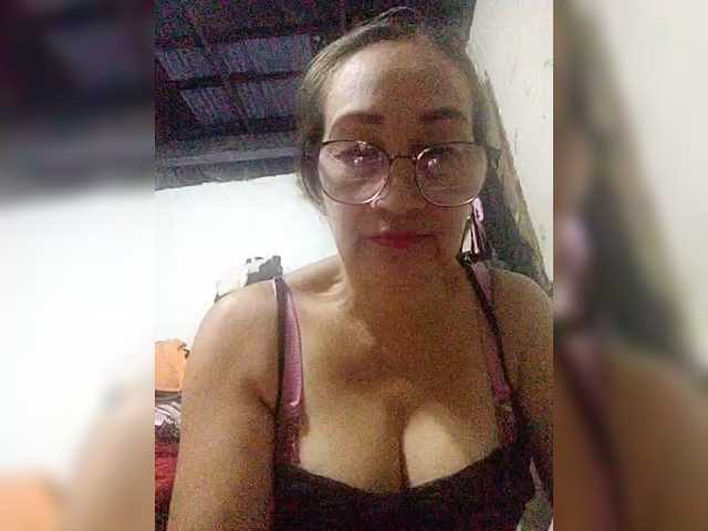 cherrywhite03, en vivo ahora en BongaCams