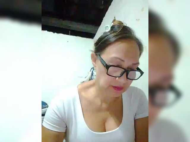 cherrywhite03 live webcam show