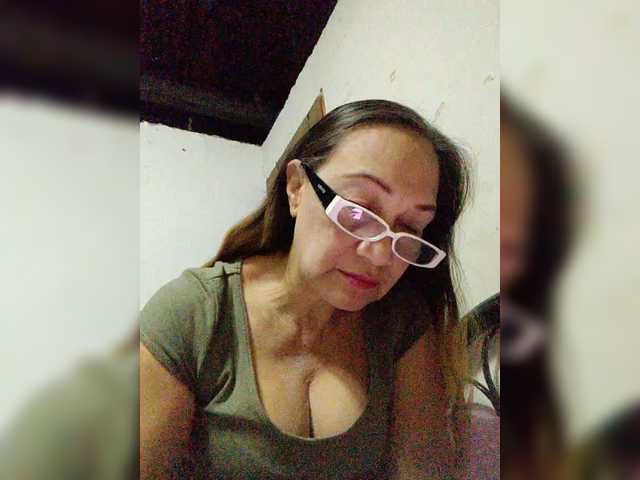 cherrywhite03 live cam on BongaCams