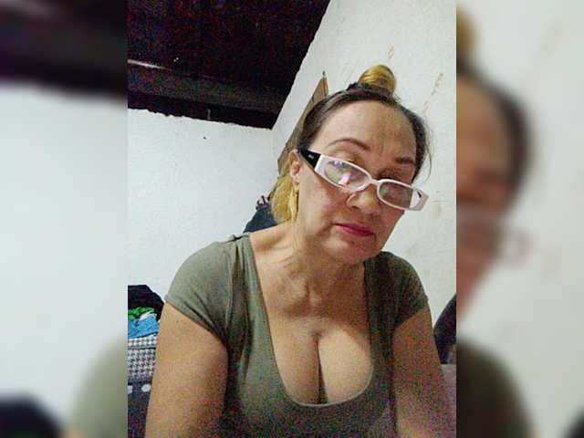 cherrywhite03 live cam on BongaCams
