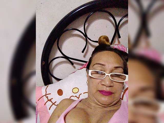 cherrywhite03 live cam on BongaCams