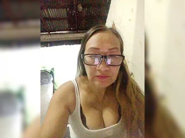 cherrywhite03 live cam on BongaCams