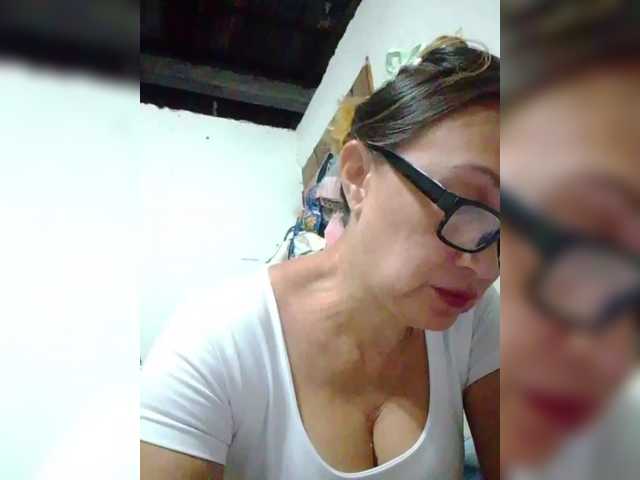 cherrywhite03 live webcam show