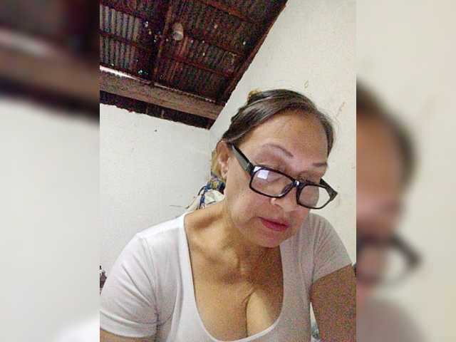 cherrywhite03 live webcam show