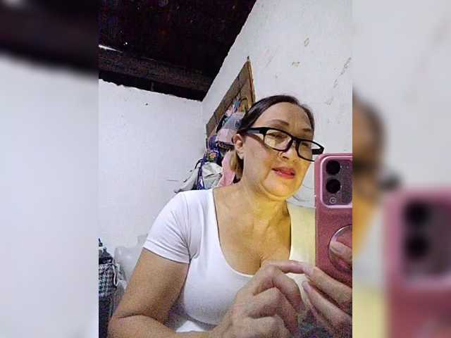 cherrywhite03 live webcam show