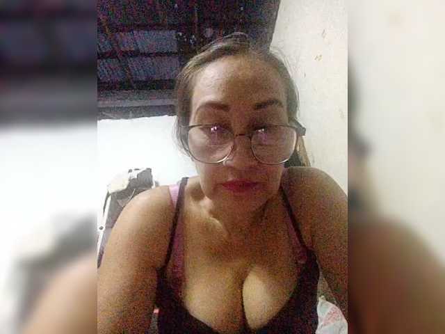 cherrywhite03, en vivo ahora en BongaCams