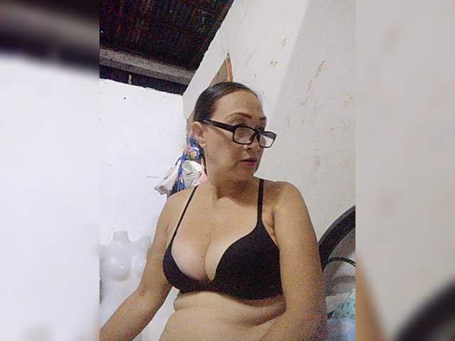 cherrywhite03 live webcam show