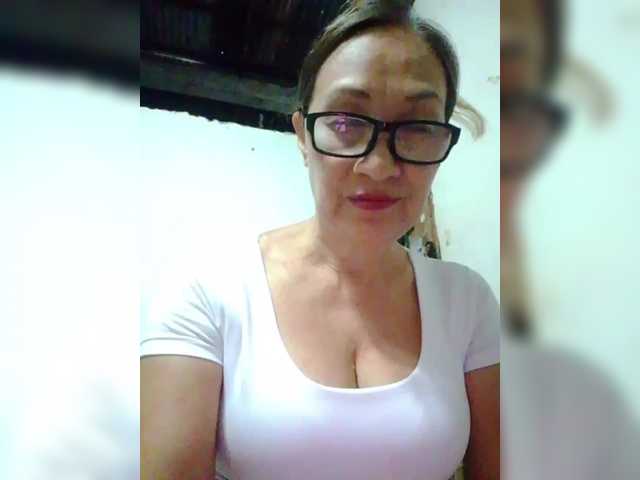 cherrywhite03 live webcam show