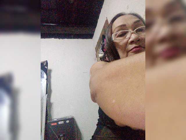 cherrywhite03 live cam on BongaCams