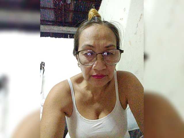 cherrywhite03 live cam on BongaCams