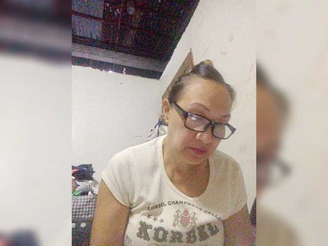 cherrywhite03 live webcam show