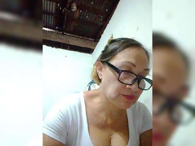 cherrywhite03 live webcam show
