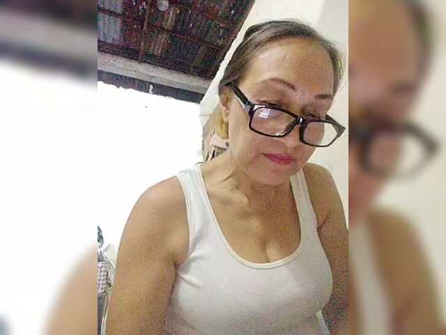 cherrywhite03 live webcam show