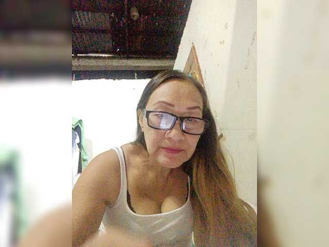 cherrywhite03 live cam on BongaCams